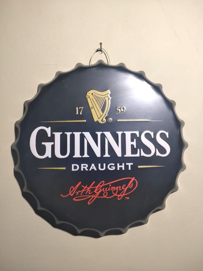 Hiasan Dinding Tutup Botol Guinness Raksasa