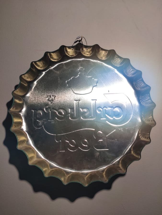 Hiasan Dinding Tutup Botol Carlsberg Raksasa