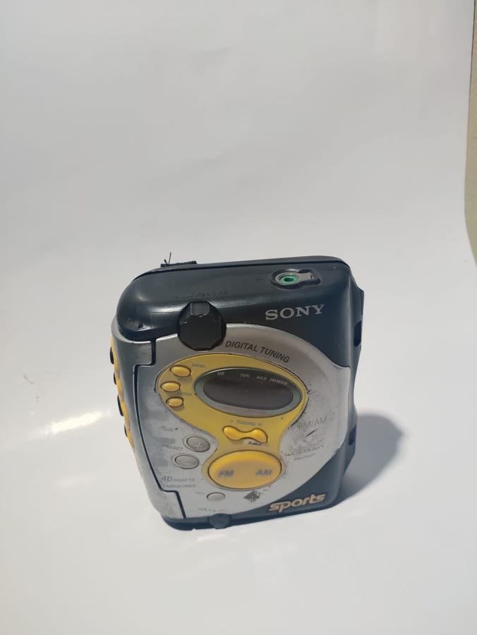 Sony Sports Walkman — Radio Kaset Tuning Digital