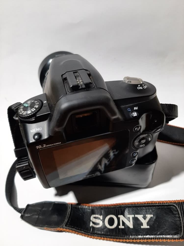 Kamera DSLR Sony Alpha α230 + Lensa Minolta AF Zoom 35–80mm