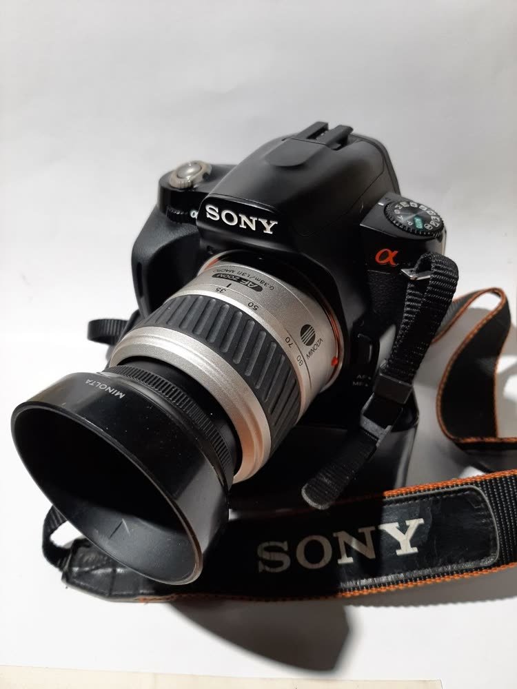 Kamera DSLR Sony Alpha α230 + Lensa Minolta AF Zoom 35–80mm