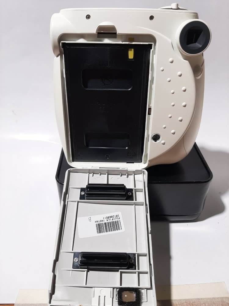 Kamera Instan Fujifilm Instax Mini 7S — Mulus, Bonus Casing Putih