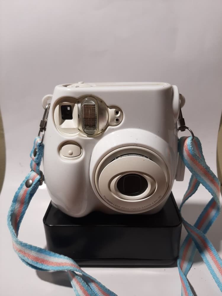 Kamera Instan Fujifilm Instax Mini 7S — Mulus, Bonus Casing Putih