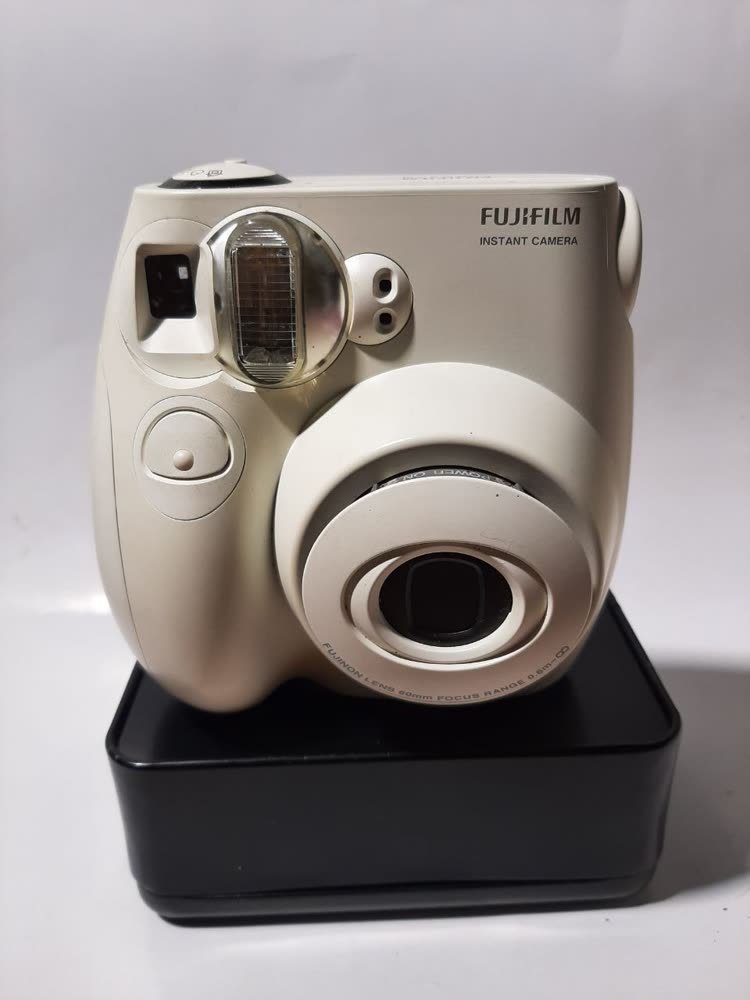 Kamera Instan Fujifilm Instax Mini 7S — Mulus, Bonus Casing Putih