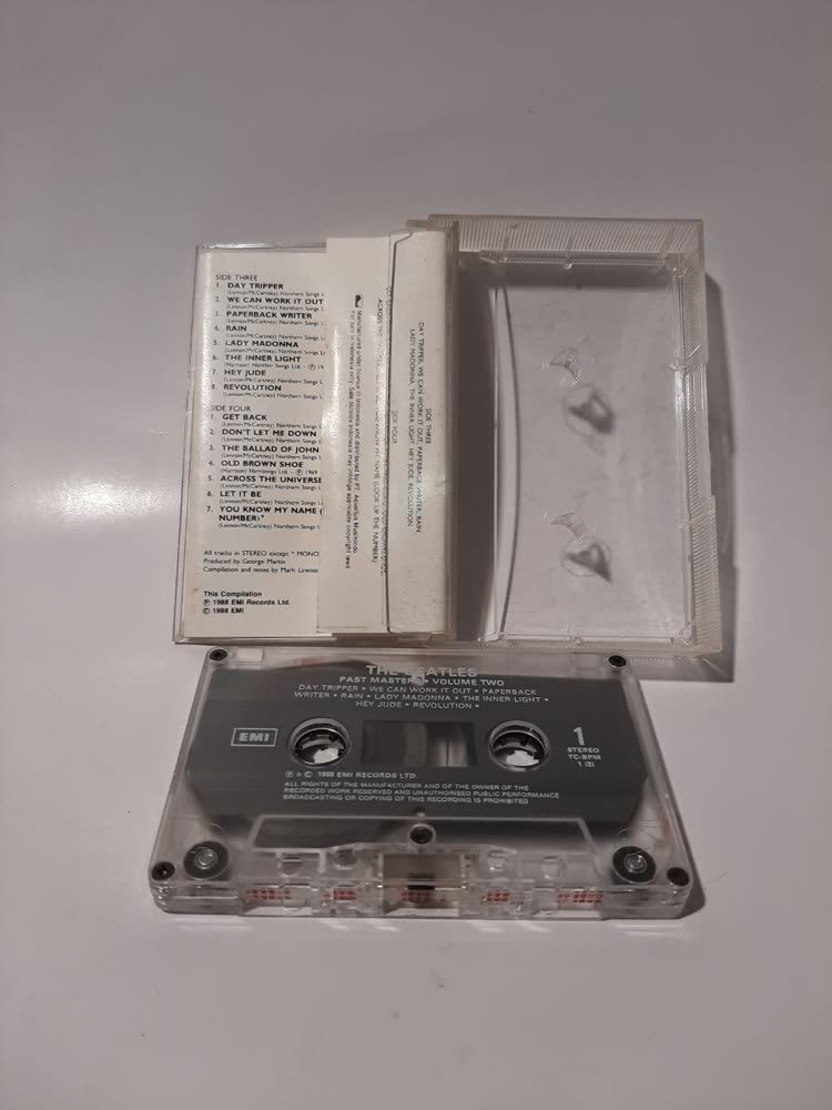 Kaset The Beatles — Past Masters Volume Two (Rilisan Indonesia, Apple Records)