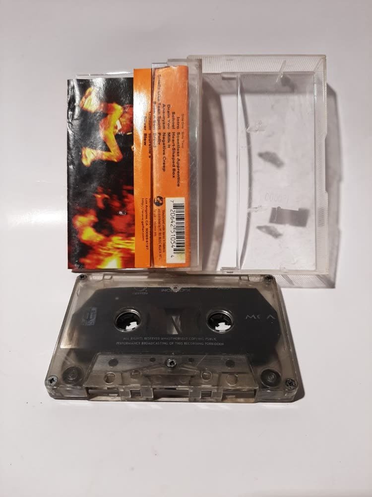 Kaset Nirvana — From the Muddy Banks of the Wishkah (Album Konser, 1996) Rilisan Indonesia
