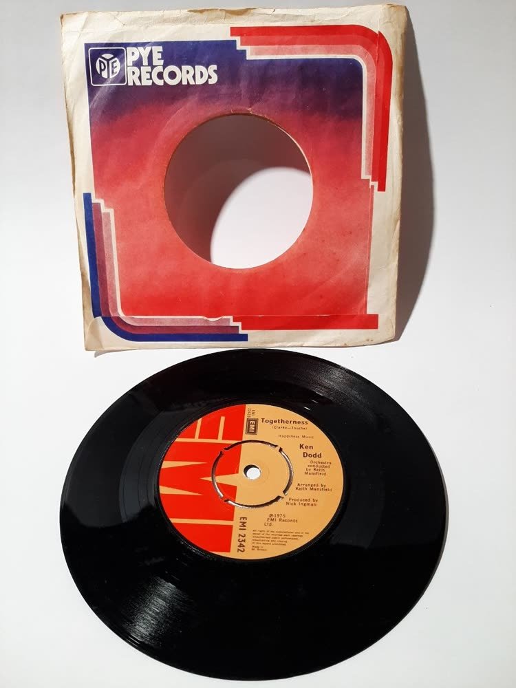 Piringan Hitam Ken Dodd — Togetherness / Think of Me (Single 7", PYE Records, 1975)
