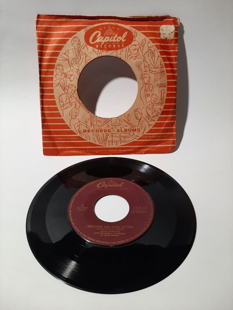 Piringan Hitam Dean Martin — Memories Are Made of This (Capitol Records, 45 RPM, Rilisan Jepang)