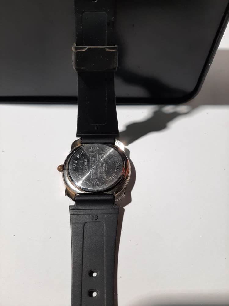 Jam Tangan Benetton by Bulova — Musik (Edisi 1990-an)