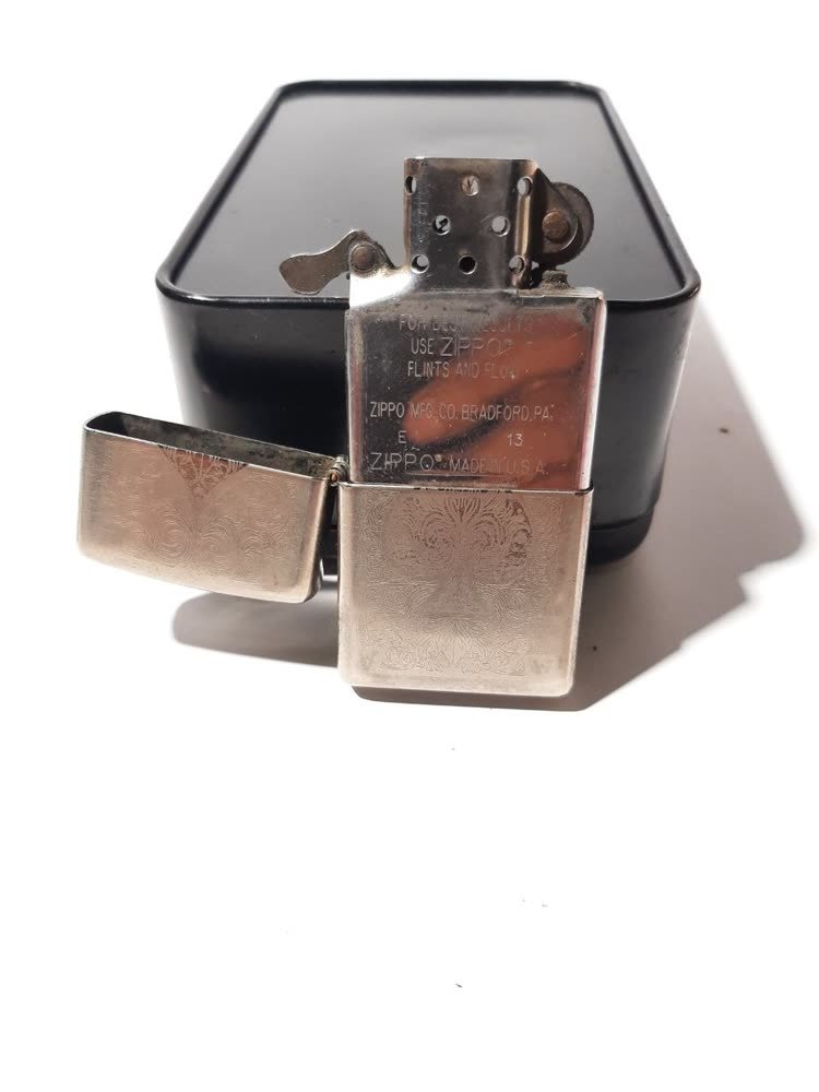 Zippo Lighter Silver Ukiran — Floral & Spade