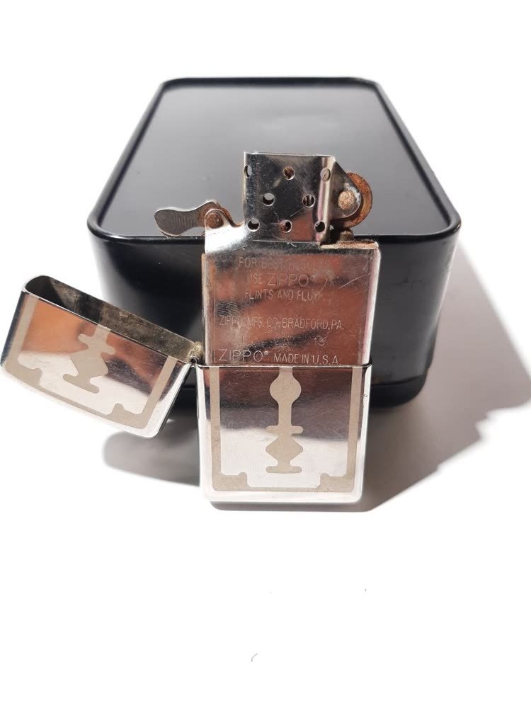Zippo Lighter Silver Ukiran Silet — Razor Blade (2013)