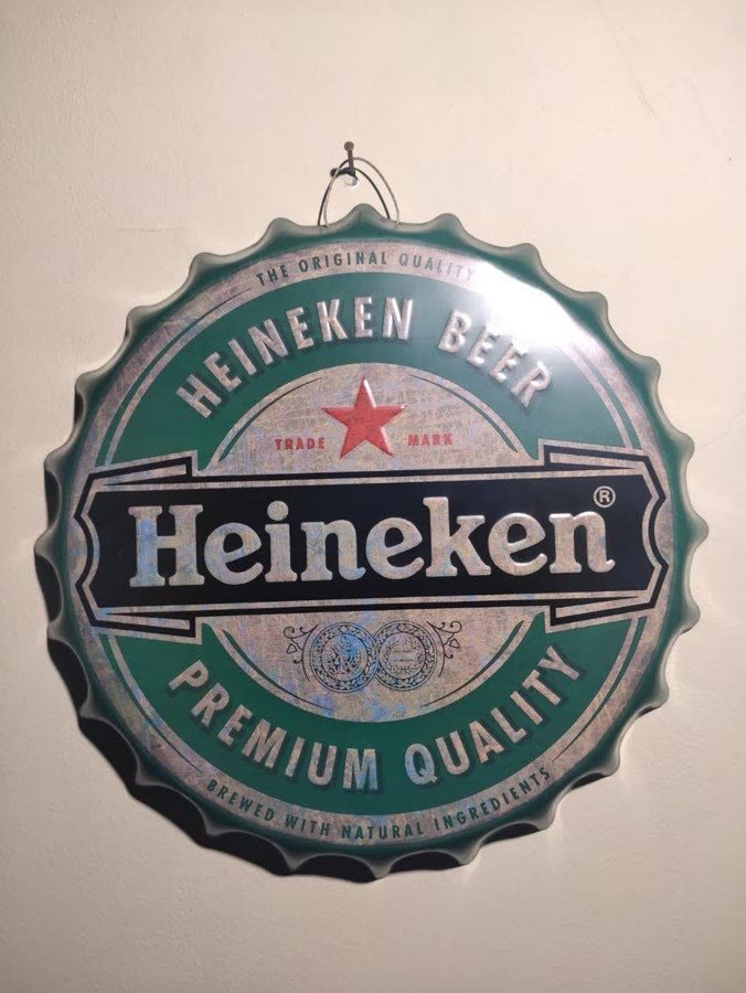 Hiasan Dinding Tutup Botol Heineken Raksasa