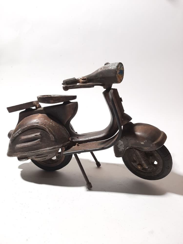 Miniatur Vespa Pajangan — Besi & Tembaga Vintage Rusty