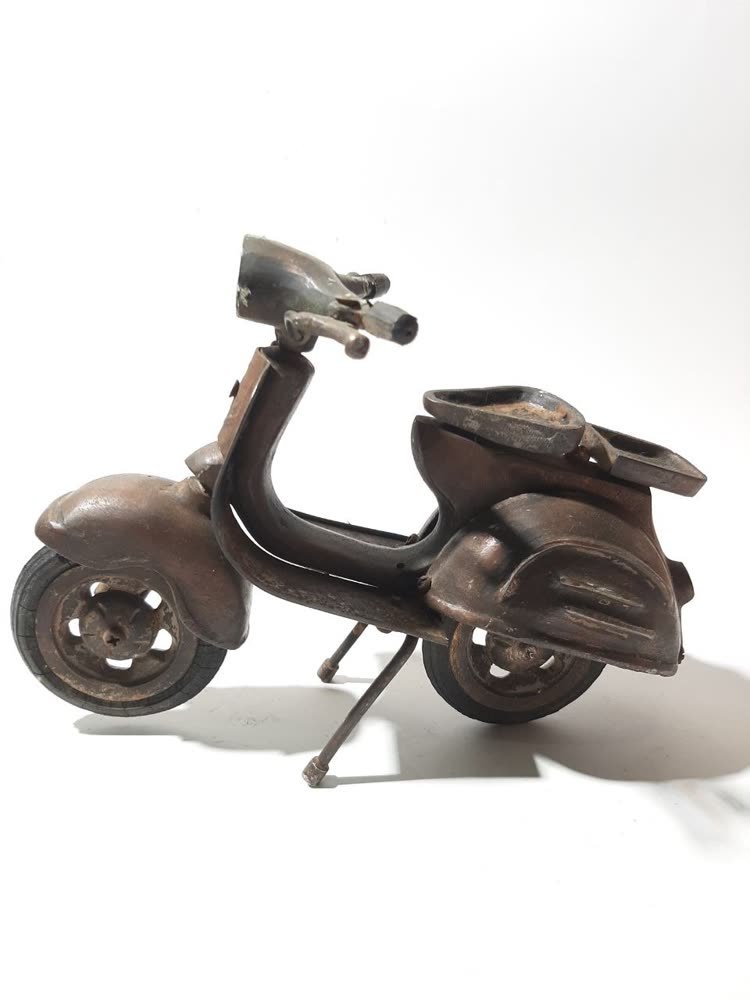Miniatur Vespa Pajangan — Besi & Tembaga Vintage Rusty
