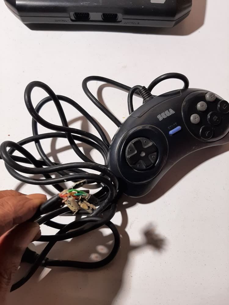 Sega Mega Drive 2 (16-bit) — Konsol Game, Dus Lengkap + 2 Controller
